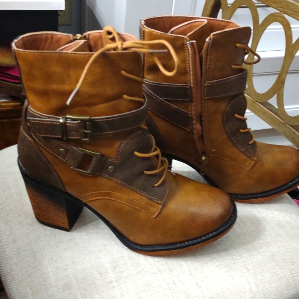 Size 9 Pierre Dumas Boots